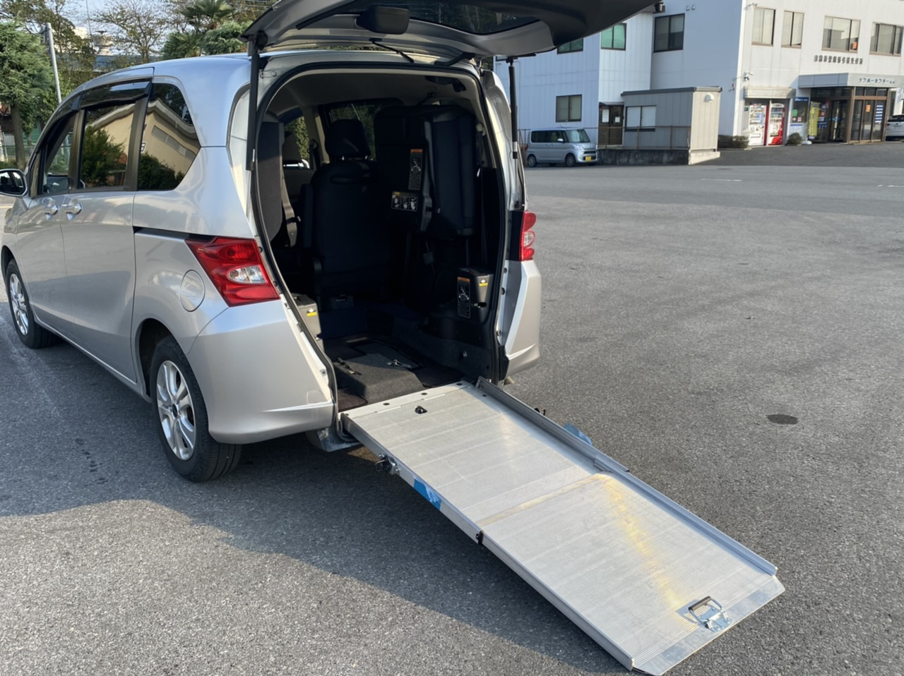 福祉車両のフリードのナンバー登録が完了しました Coubic