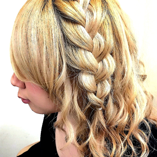 ☆『片サイドふわモコ編み込みおろし+コテ巻』☆シンプル可愛い | ヘアセット UP's(アップス)♪土日は朝8時から営業しています♪ | 当日予約・直前予約 ポップコーン