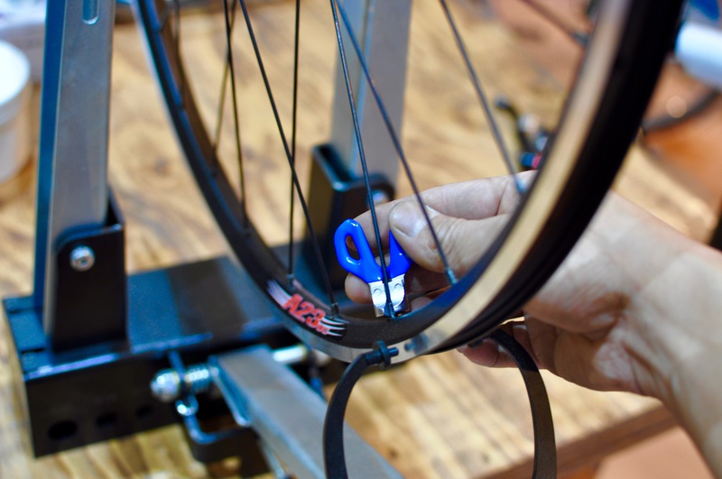 Basic04 : Wheel Truing / ゆがんだ車輪を直しましょう