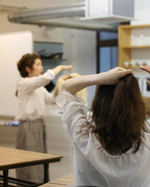 秋のスカーフを使ったヘアアレンジ