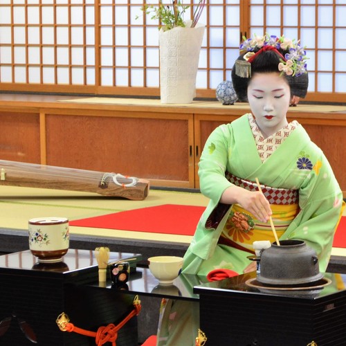TEA CEREMONY and MEET MAIKO 舞妓さんによるお点前披露・舞鑑賞