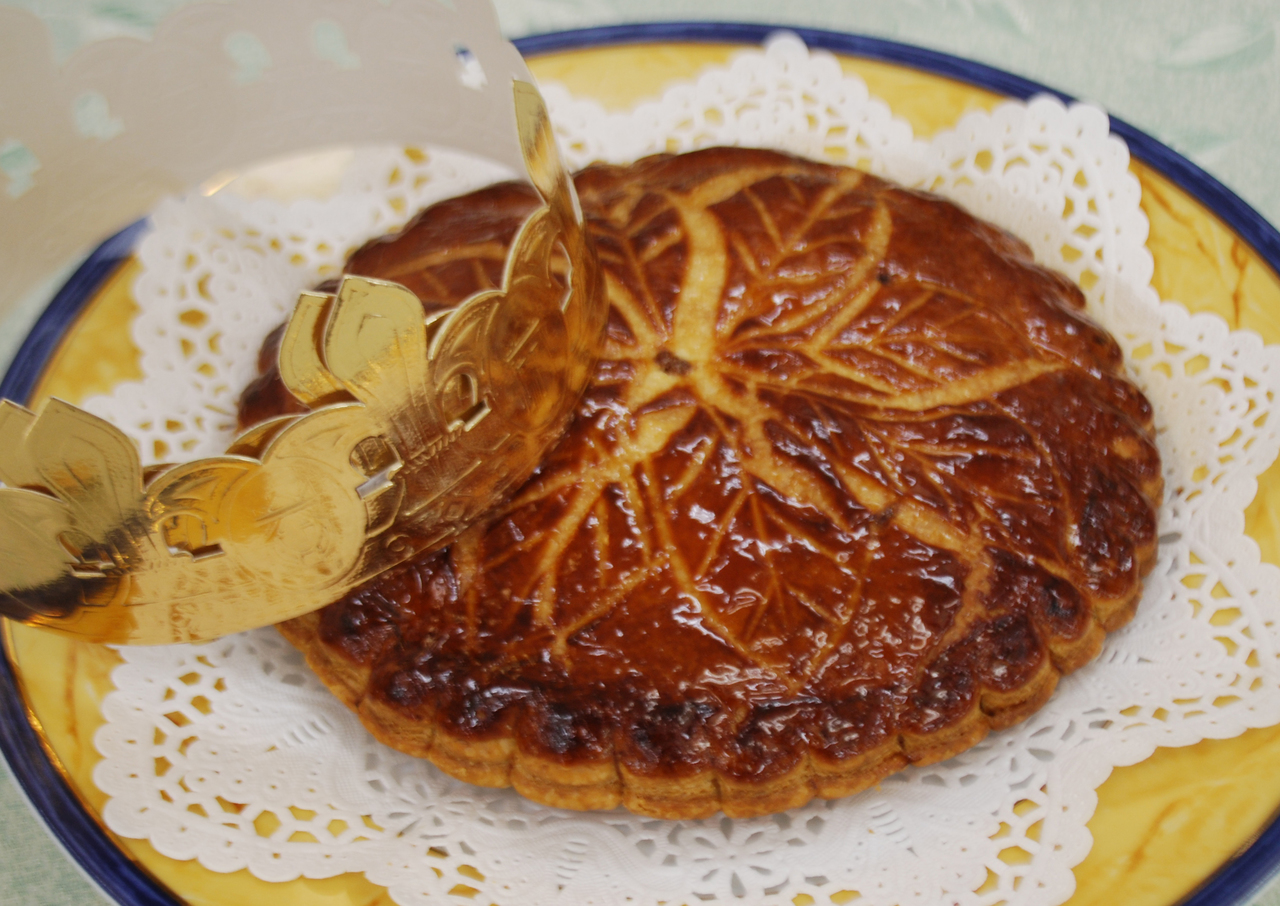 フランスの定番お菓子 新年を祝う!ガレット・デ・ロア