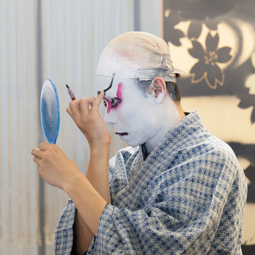 Experience of traditional Japanese dance & Kabuki make-up
