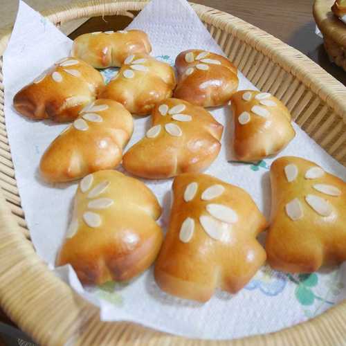 木のキッチンでパン教室 ①基本のパンクリームパン②ドイツパン カイザーゼンメル③簡単なお菓子