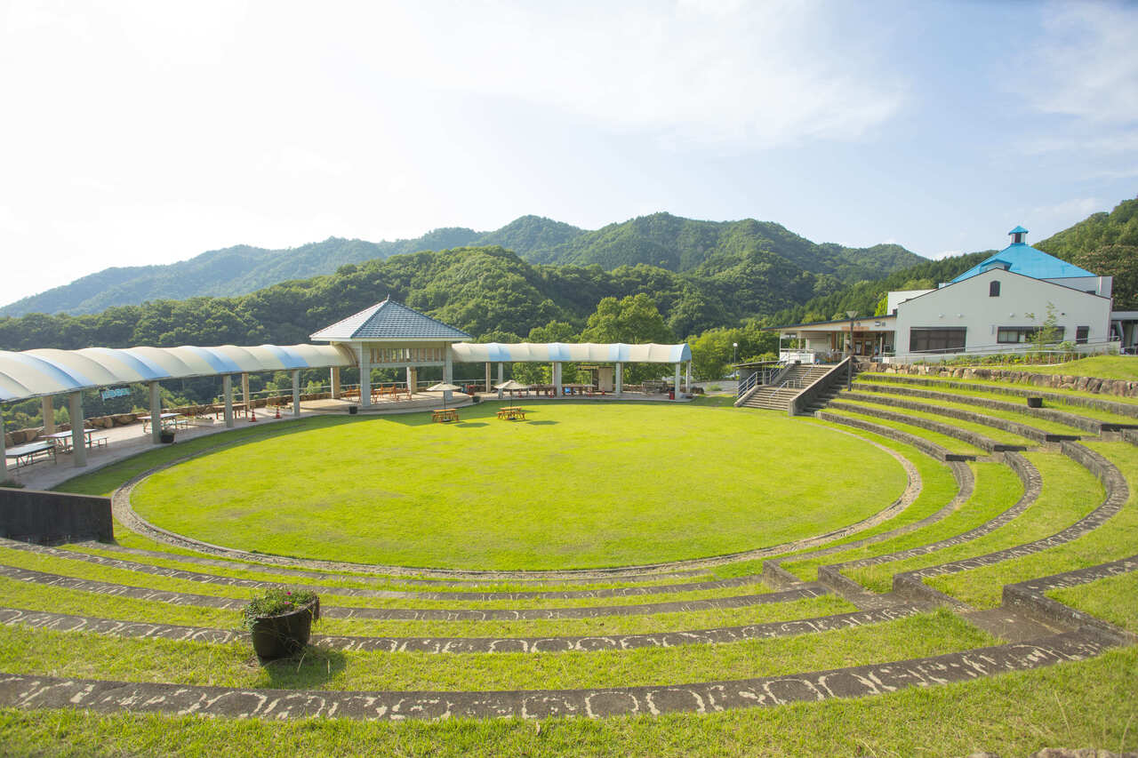 屋外イベントスペース貸し切り 直径約30ｍの芝生の野外イベントスペース Coubic