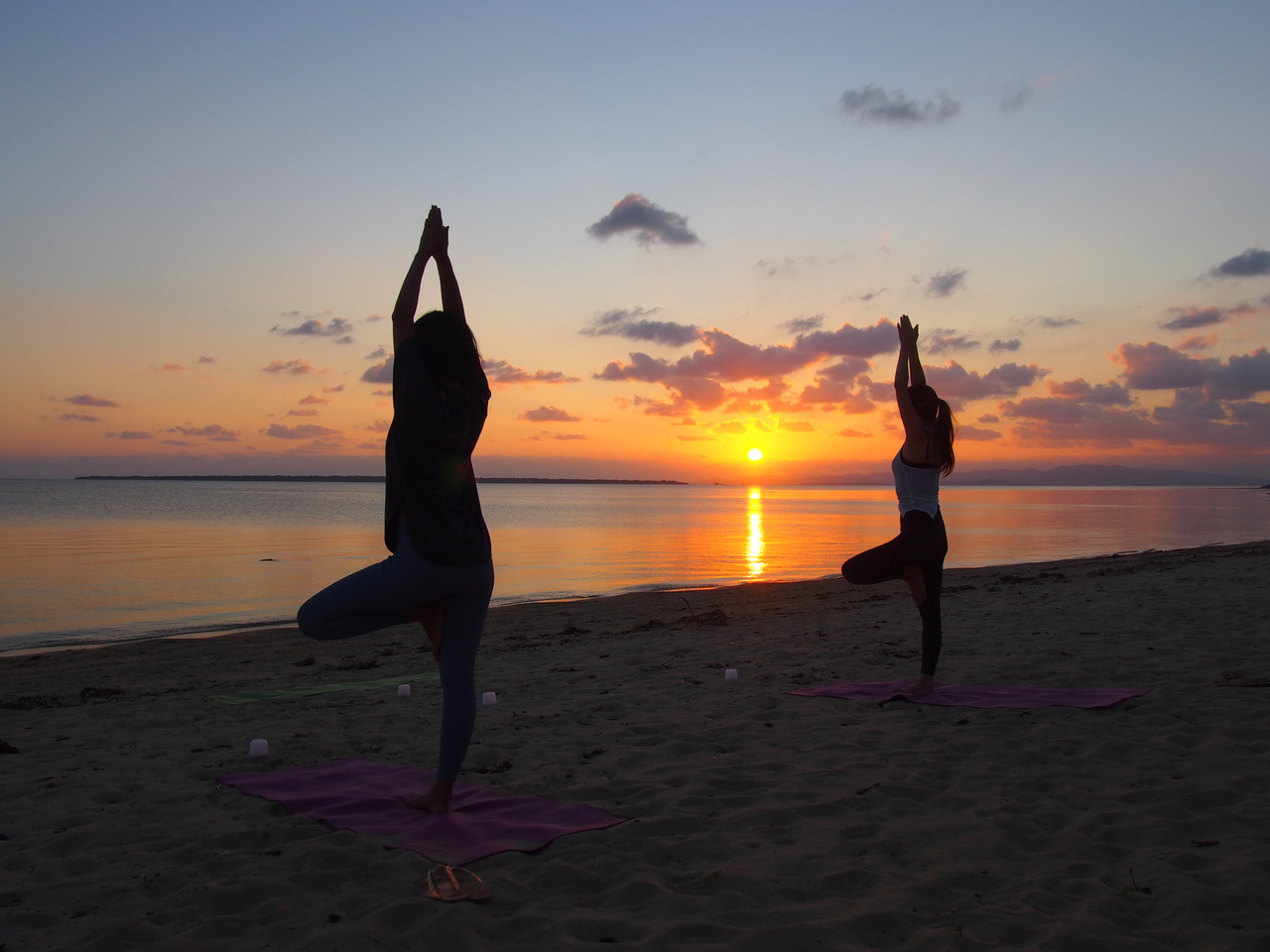 Sunset Beach Yoga Coubic