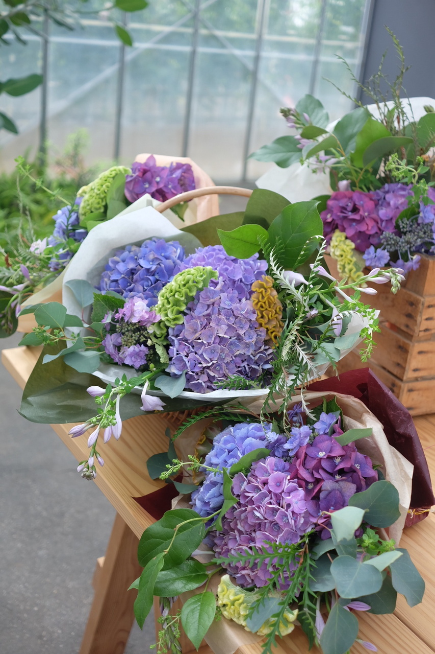 紫陽花を使って今の季節をギュッと束ねた花束をつくろう By La Renoncule Coubic